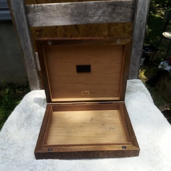 Elegant Brown Wooden Box - Picture 2 of 7